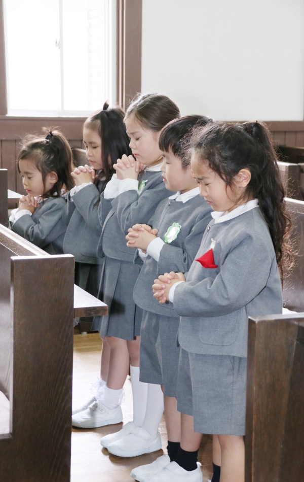 若草幼稚園での園児たちの様子
