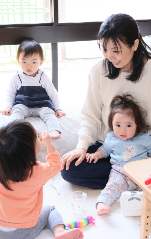 若草幼稚園での園児たちの様子